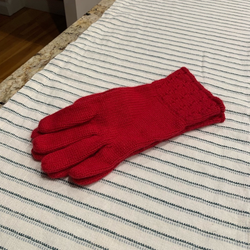 Adrienne Vittadini Vibrant Red Knit Gloves